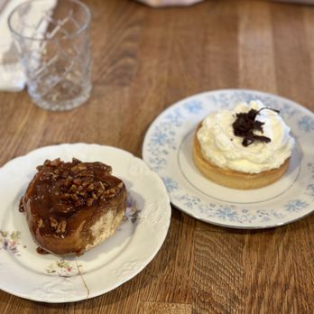 Sequoia Diner - Pecan Sticky Bun and banana cream tart (not on menu) - Diners Near Me - Oakland, California Sequoia Diner - Pecan Sticky Bun and banana cream tart (not on menu) - Diners Near Me - Oakland, California