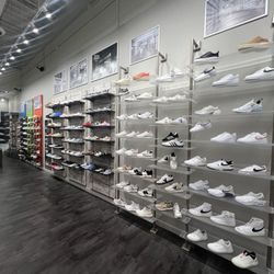 Tradehome Shoes - Nice selection stream!