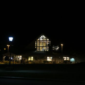 L.L. Bean Outlet - outside LL Bean - Outlet Stores Near Me - Freeport, Maine