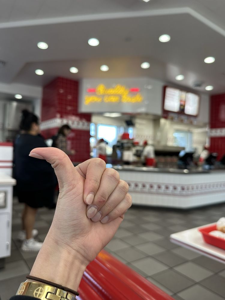 In-N-Out Burger - Photo 2