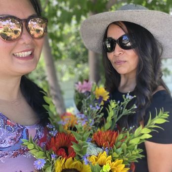 Hidalgo Flowers - Florists Near Me - Vista, California