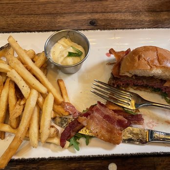The Pinery - The burger - American Near Me - Orlando, Florida The Pinery - The burger - American Near Me - Orlando, Florida