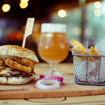 Patio Burgués - Barrio Lucio - Burgers Near Me - Córdoba, X Patio Burgués - Barrio Lucio - Burgers Near Me - Córdoba, X