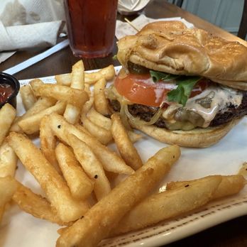 412 Public House - Gouda burger - Gastropubs Near Me - Cullman, Alabama