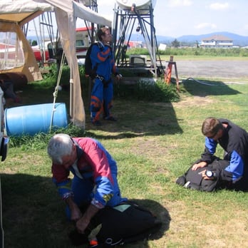 Skydive Vancouver - the pro-divers..lock 'em and load 'em!! - Skydiving Near Me - Abbotsford, British Columbia
