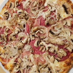 Capri - Pizza mit Schinken, Pilzen und Schinken