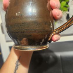 Hughes Pottery - Pinky rest. One of both sides for left and right hand