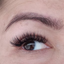 Brow tint. Soft & powdery finish. & Hybrid lashes. Brow tint. Soft & powdery finish. & Hybrid lashes.