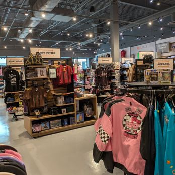 BoxLunch - Merchandise - Women's Clothing Near Me - Orlando, Florida
