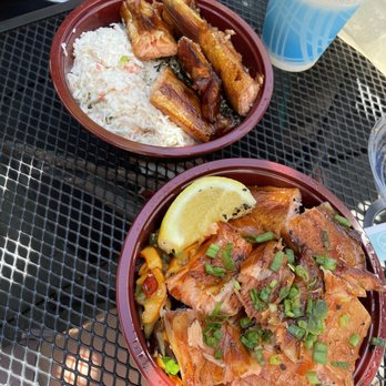 Seattle Fish Guys - Two salmon belly bowls - one with less salmon (5 pieces vs 7) and no lemons or green onions. Workers refused to fix it. - Seafood Markets Near Me - Seattle, Washington Seattle Fish Guys - Two salmon belly bowls - one with less salmon (5 pieces vs 7) and no lemons or green onions. Workers refused to fix it. - Seafood Markets Near Me - Seattle, Washington
