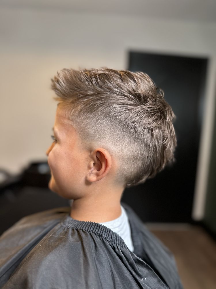 The Hidden Chair Barber Co Logo