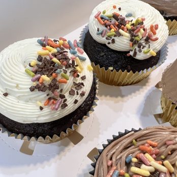L'Abeille Sucree The Sweet Bee - More cupcakes!!! - Desserts Near Me