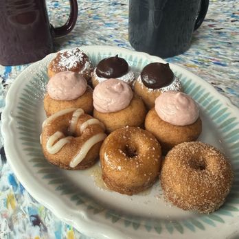 Pip's Original Doughnuts & Chai - Hot Doughnuts (8) - They ended giving us an extra one! - Coffee & Tea Near Me - Portland, Oregon Pip's Original Doughnuts & Chai - Hot Doughnuts (8) - They ended giving us an extra one! - Coffee & Tea Near Me - Portland, Oregon