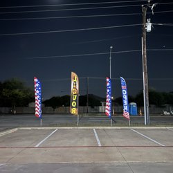 Liquor 21 - Parking lot.