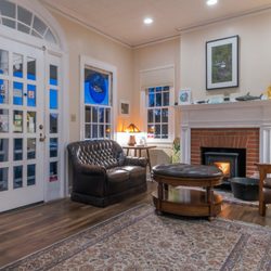 Steven J Byers, DDS - Cozy Waiting Area