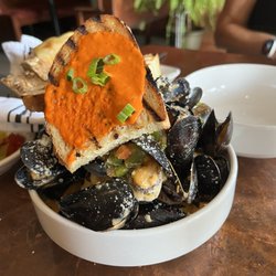 Shango New Orleans Bistro / Wine Bar - Amazing mussels!