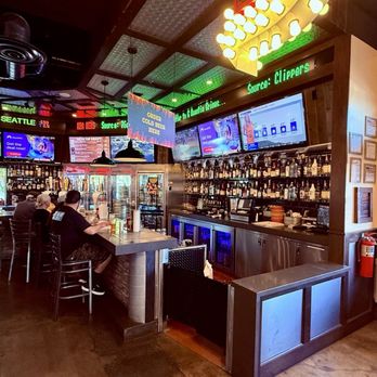 Phil's BBQ - Bar area. - Barbeque Near Me - Temecula, California