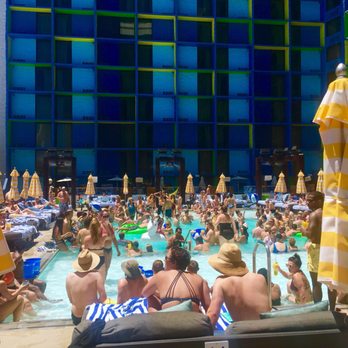 Influence The Pool at The LINQ - Swimming Pools Near Me - Las Vegas, Nevada