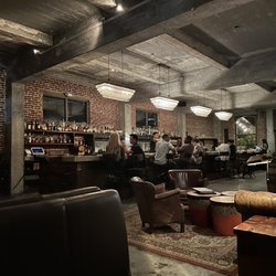 The Tchin Tchin Bar - Bar & seating