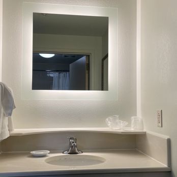 SpringHill Suites by Marriott Florence - Sink outside the bathroom - Hotels Near Me - Florence, South Carolina SpringHill Suites by Marriott Florence - Sink outside the bathroom - Hotels Near Me - Florence, South Carolina