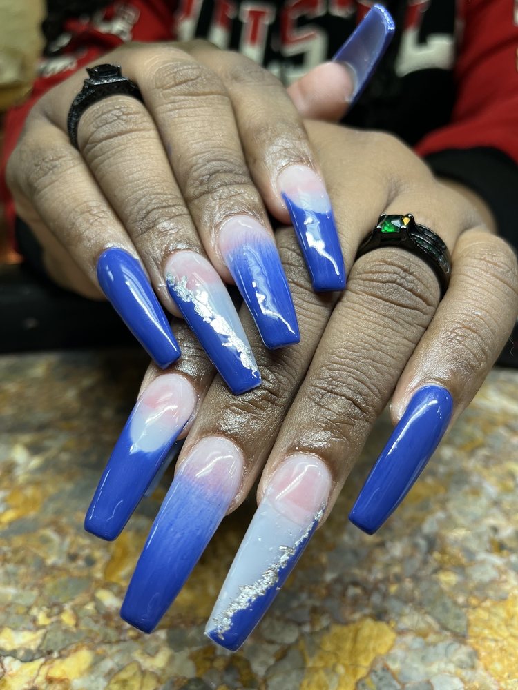 Amanda's Nails Logo
