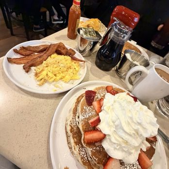 Chris' Pancake & Dining - Breakfast & Brunch Near Me - St. Louis, Missouri Chris' Pancake & Dining - Breakfast & Brunch Near Me - St. Louis, Missouri