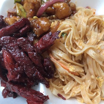 Ruby Thai Kitchen - Pad Thai, bbq pork, and spicy mango chicken - Thai Near Me - Braintree, Massachusetts