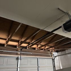 R & E Garage Doors