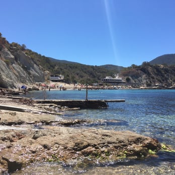 Cala d' Hort - Cala d,Hort al fondo (foto hecha desde los embarcaderos de los pescadores) - Beaches Near Me - Sant Josep de sa Talaia, PM Cala d' Hort - Cala d,Hort al fondo (foto hecha desde los embarcaderos de los pescadores) - Beaches Near Me - Sant Josep de sa Talaia, PM