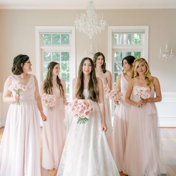 One Last Avocado - Bride and bridesmaids - Floral Designers Near Me One Last Avocado - Bride and bridesmaids - Floral Designers Near Me