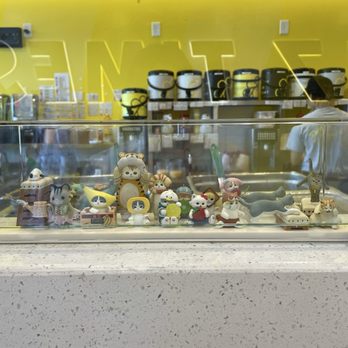 Sunright Tea Studio - Milpitas - Mofusand and Calico Cats display - Bubble Tea Near Me - Milpitas, California