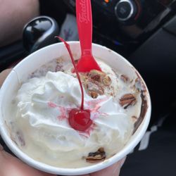 Freddy's Frozen Custard & Steakburgers - Turtle sundae