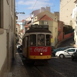 Eléctrico 12 - O 12 a subir a Rua dos Cavaleiros