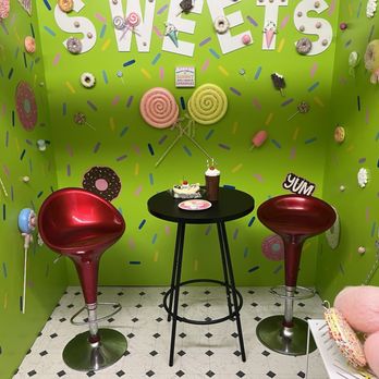 Glamorous Pix’s Selfie Museum - Photo Booth Rentals Near Me - Anderson, South Carolina