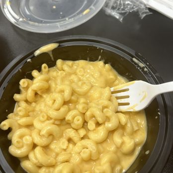 Fluffies Hot Chicken - Hackensack - Mac & Cheese with no spice - Chicken Shop Near Me - Hackensack, New Jersey