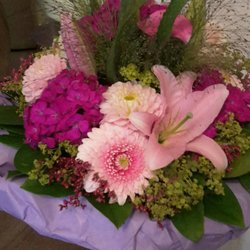 Design Floristik - Wunderschöner Strauß von meinem Lieblingsfloristen! Die Lilien haben den ganzen Raum beduftet.