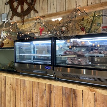 Pier 77 - Let's take a look inside. Hello live lobsters! Very cozy. - Seafood Near Me - Fulton, Texas Pier 77 - Let's take a look inside. Hello live lobsters! Very cozy. - Seafood Near Me - Fulton, Texas
