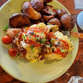 Berkeley Social Club - KFC Eggs Benedict - Breakfast & Brunch Near Me - Berkeley, California