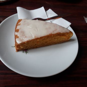 Salon Regina - Karottenkuchen - International Near Me - Nuremberg, BY