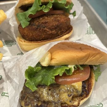 Shake Shack - Mushroom Burger & Cheeseburger - Burgers Near Me - Toronto, Ontario Shake Shack - Mushroom Burger & Cheeseburger - Burgers Near Me - Toronto, Ontario