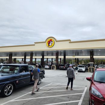 Buc-ee’s - ows the entrance to a car dealership - Gas Stations Near Me - Florence, South Carolina Buc-ee’s - ows the entrance to a car dealership - Gas Stations Near Me - Florence, South Carolina
