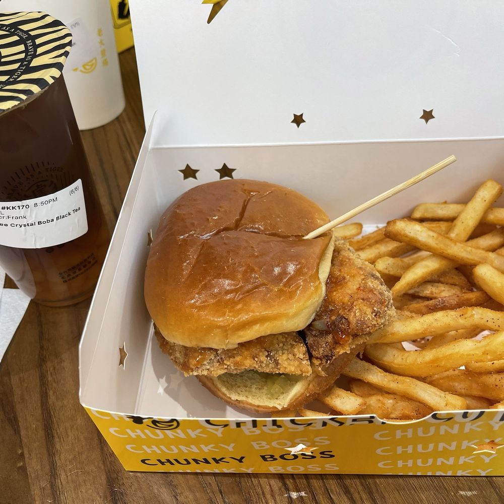 CHUNKY BOSS - Sweet chili chicken sandwhich combo lychee crystal black tea and fries - Fast Food Near Me - Chicago, Illinois CHUNKY BOSS - Sweet chili chicken sandwhich combo lychee crystal black tea and fries - Fast Food Near Me - Chicago, Illinois