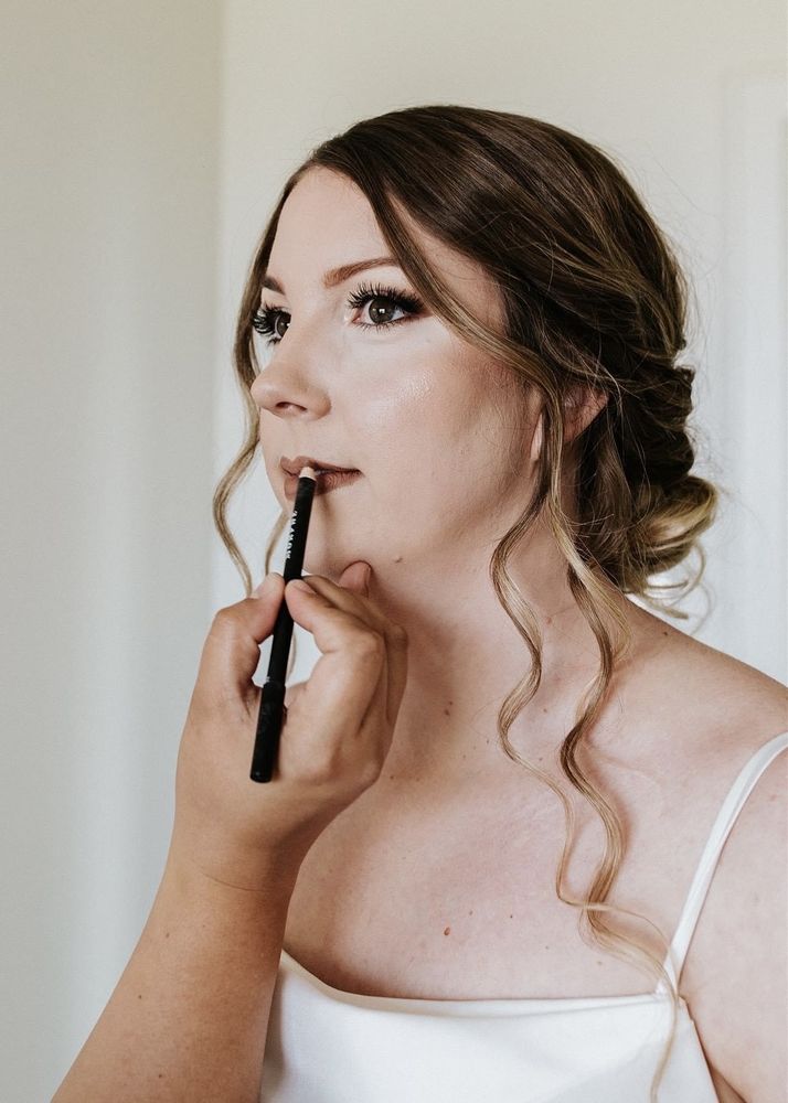 Hair and Makeup By Lulu Logo