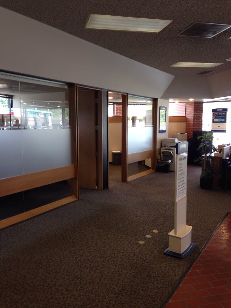 UMB BANK Banks & Credit Unions in Kansas City, Missouri at 8442