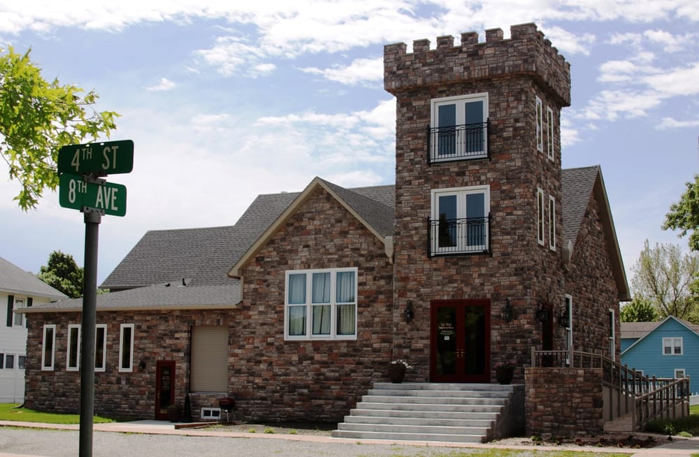Van Wijk Winery - vineyard in Sully, IA