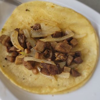 Pupuseria Marelyn - Taco de Lengua with onions ( and with cilantro, I ordered without) - Barbeque Near Me - Chattanooga, Tennessee Pupuseria Marelyn - Taco de Lengua with onions ( and with cilantro, I ordered without) - Barbeque Near Me - Chattanooga, Tennessee
