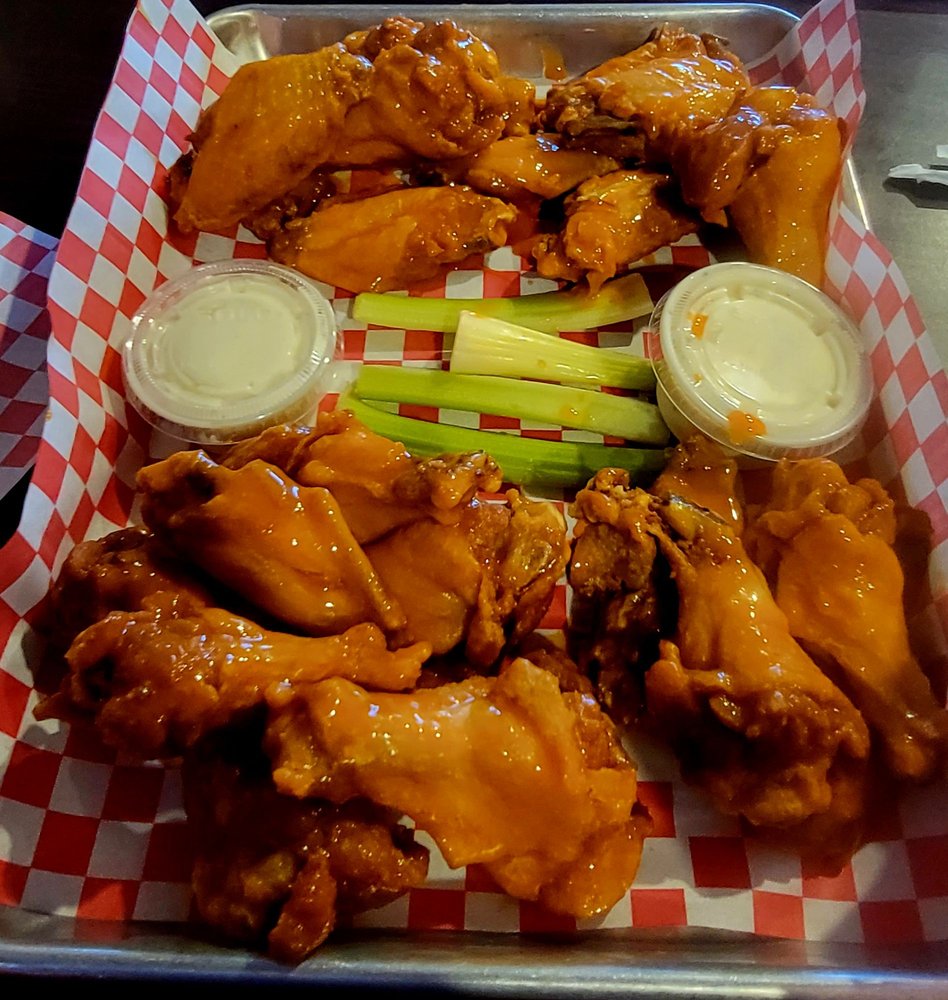 SPIRO’S WINGZ & ALE Updated September 2024 21 Reviews 508 S 5th