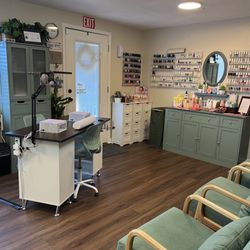 Head to Toe Salon & Spa - Head to Toe Salon & Spa 
Nails, Hair, Massage
("Little Green House" @ corner of 87 & Phoenix St)
1107 S Beeline, Ste 1
Payson AZ 85541