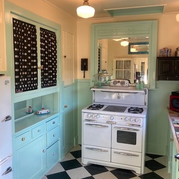 Antique Stove Shop - Bertha, 1950's Wedgwood - Antiques Near Me - Ventura, California Antique Stove Shop - Bertha, 1950's Wedgwood - Antiques Near Me - Ventura, California