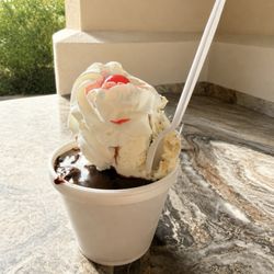 Jack Frost Homemade Ice Cream - Hot fudge sundae